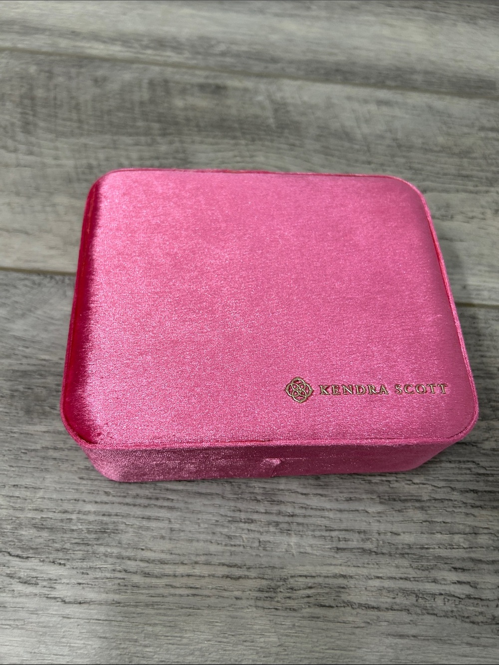 Kendra Scott Shimmering Hot Pink Jewelry Case